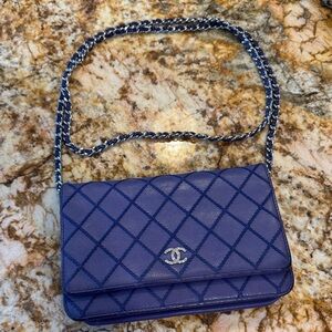 CHANEL Purple wallet on chain